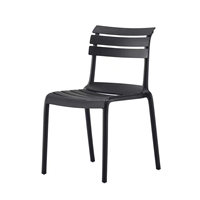 Échantillon gratuit Chaise de salle à manger de plein air empilable à la mode Chaises sans bras en polypropylène pour hôtel moderne