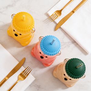 كوب زجاجي على شكل دب من البوروسيليكات بالجملة، كوب زجاجي مقاوم للحرارة، كوب زجاجي للقهوة المثلجة على شكل دب مع غطاء وقش - Product Image 3