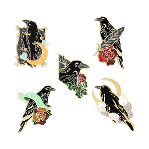 Populaire Goth Punk métal artisanat Badges corbeau corbeau émail broches lune fleurs plume broches plaqué alliage sac vêtements accessoires - Product Image 3