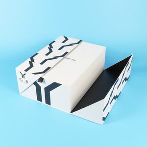 Boîtes rigides à double porte avec logo personnalisé Crown Win, impression UV spot, texte de marque à l'extérieur et à l'intérieur, aimant en V, avec accessoires et inserts en option - Product Image 3