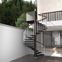 Escalier en colimaçon moderne avec marches en bois, garde-corps en verre, escalier flottant en métal, escalier d'art de luxe pour extérieur