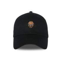 Custom 5-panel zwarte gestructureerde pet met handgestikte borduursels, laser-gesneden perforaties, sneldrogend, baseball pet voor vaders, sport petten