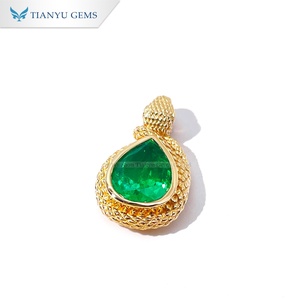 Tianyu Gems - Colgante Clásico Sencillo de Oro Amarillo de 18K con Esmeraldas Colombianas Cultivadas en Forma de Pera - Product Image 1