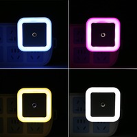Lampe de nuit LED avec capteur Lampe de nuit LED avec capteur automatique crépusculaire à l'aube Lumière de nuit pour cadeau de bébé Couleur romantique
