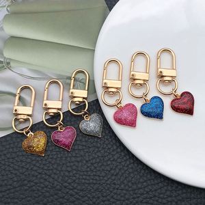 Lote de 6 Llaveros Metálicos en Forma de Corazón, Colgante Exquisito para Bolsos, Ideal para Mujeres y Niñas, Regalos para el Día de San Valentín - Product Image 5