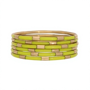 Brazaletes de Latón Chapado en Oro de Primera Calidad con Incrustaciones de Resina, Joyería de Moda para Bodas, Acabado Personalizado Hecho a Mano, Estilo Boutique al por Mayor - Product Image 1