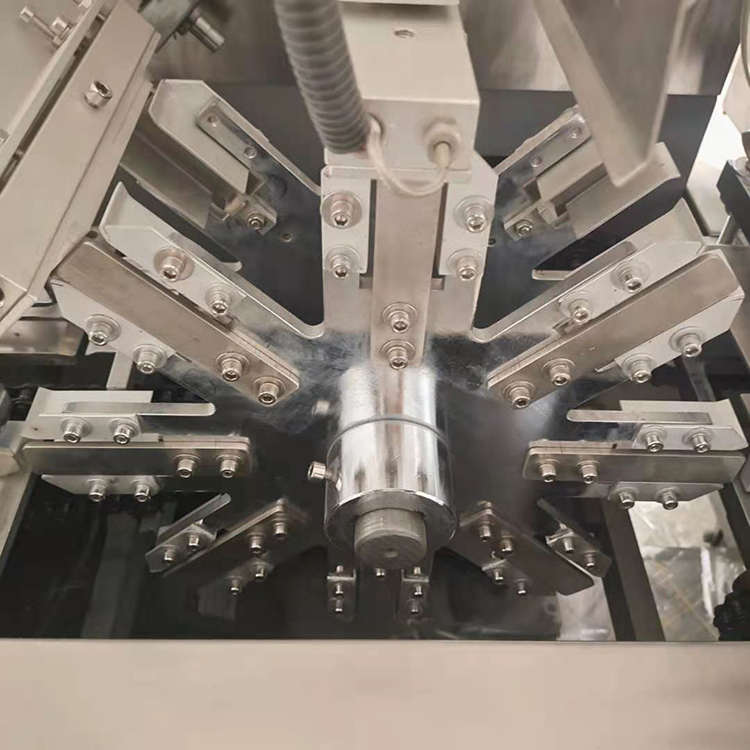 Nieuwe Ontwerp Volledig Automatische Sigaret Pack Doos Cellofaan Wikkelen Machine