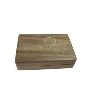 Gegraveerde Logo Houten Ambachtelijke Doos Kleine Zijn En Haar Zwarte Walnoot Ring Case Sieraden Dubbele Ring Houder Voor Huwelijksceremonie, Paar - Product Image 1