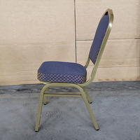 Chaise de banquet d'hôtel moderne empilable avec structure en acier et tissu rembourré, idéale pour événements, fêtes et mariages – Offre Spéciale