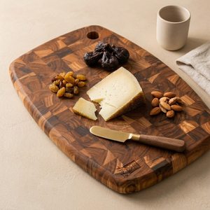 Planche à découper artisanale en noyer noir massif pour apéritifs, desserts, fruits, légumes, personnalisable, pour la cuisine - Product Image 1