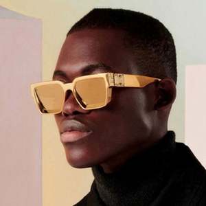 Gafas de Sol Cuadradas Extra Grandes con Marco Grande en Rosa y Amarillo, Diseño Moderno con Logotipo Personalizado 2021, Protección UV400 para Hombre - Product Image 1