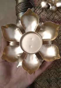 Haute qualité laiton Lotus Diya pour la maison Diwali Pooja décoration Temple de noël Design traditionnel laiton Akhand Diya Puja huile - Product Image 2