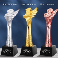 Trophée de Récompense en Résine Plaqué Or Créatif avec Logo Personnalisé, Socle en Cristal de Verre Noir – Vente en Gros