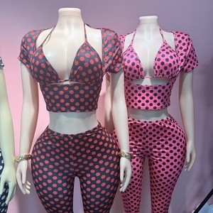 Nouvel ensemble 3 pièces sexy pour femme 2026 : crop top à manches courtes imprimé pois et patchwork, et pantalon - Product Image 3