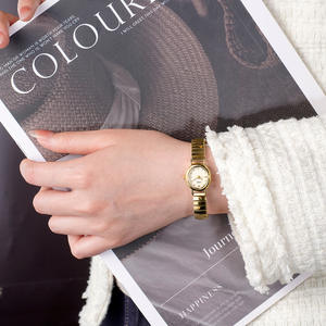 Reloj de mujer de alta gama, lujoso y elegante, compacto y exquisito, resistente al agua, con banda elástica. - Product Image 2