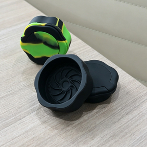 Broyeur à herbes en silicone phosphorescent avec couvercle magnétique, 2 couches, antiadhésif, avec pot intégré pour tabac et herbes - Product Image 6