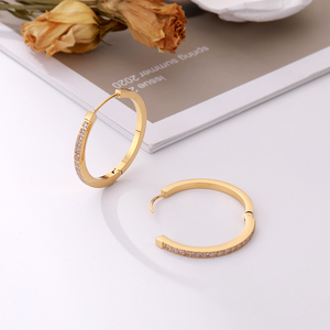 Aros de Acero Inoxidable Chapados en Oro Personalizados, Juego de Joyería de Moda para Mujer, Personalizable - Product Image 4