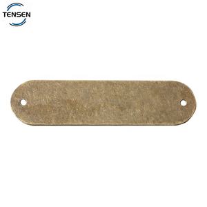 Diseño de moda Etiquetas de costura de prendas de vestir Latón antiguo Letra en relieve Metal Abaya Etiqueta de 2 agujeros para traje de baño - Product Image 3