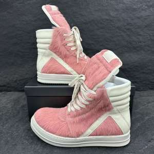 Zapatos casuales de mohair de alta calidad y diseño lujoso, suela gruesa de cuero genuino, botines cortos a la moda para mujer - Product Image 1