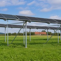 Système de montage solaire agrivoltaïque sur terrain herbeux, structure de support photovoltaïque au sol pour fermes commerciales