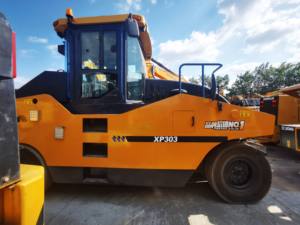 Heißer Verkauf: Gebrauchte 30-Tonnen-Asphalt-Vibrationswalze mit 4 Vorderrädern & 5 Hinterrädern, 132-kW-Dieselmotor, Lager & Pumpe - Product Image 5