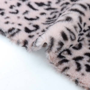 Tela de Felpa de Poliéster 100% con Estampado de Piel de Conejo Sintética Suave Tipo Leopardo Reciclado para Prendas de Moda, Terciopelo - Product Image 6