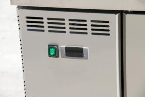 Mesa de Trabajo Horizontal de Acero Inoxidable de Alta Calidad para Refrigeración de Alimentos, Preparación de Pizza y Ensaladas de 382L. - Product Image 6