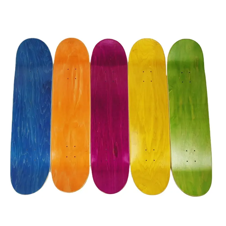 Vente en gros de planche à roulettes en bois 7ply en érable canadien planche à roulettes OEM vierge personnalisée de 8.25 pouces pour patineurs professionnels