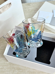 Juego de cristalería de cristal con relieve pintado de mariposas, el más vendido - juego de dos piezas de copas de vino y vasos de agua - Product Image 5