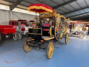 2026 Carrosse électrique haut de gamme pour chevaux / Carrosse de mariage vintage / Carrosse royal noir sans chevaux - Product Image 3