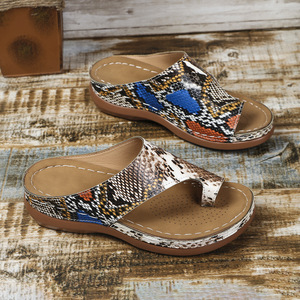 Sandales compensées <span class=keywords><strong>pour</strong></span> femmes d'été, sandales orthopédiques de qualité supérieure à bout ouvert, sandales vintage antidérapantes en cuir PU, chaussures plates décontractées <span class=keywords><strong>pour</strong></span> femmes, chaussures rétro - Product Image 3