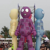 Exposition d'art en plein air, figurine géante gonflable sur le thème de l'OVNI, décoration