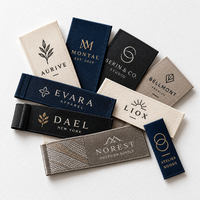 Étiquettes de vêtements en tissu satiné carrées et rectangulaires écologiques personnalisées avec logo imprimé, étiquettes de transfert en silicone personnalisées, étiquettes en caoutchouc