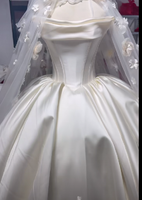 S3361L Nouvelle robe de mariée élégante de style palais fantastique en satin doux avec décoration florale 3D sans bretelles blanche