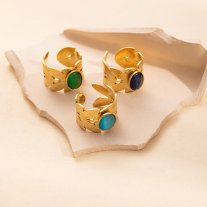Anello Vintage in Acciaio Inossidabile Placcato Oro 18K con Motivo a Foglia e Pietra Ovale Colorata, Anello Aperto Regolabile Estetico per Donne e Uomini - Product Image 4