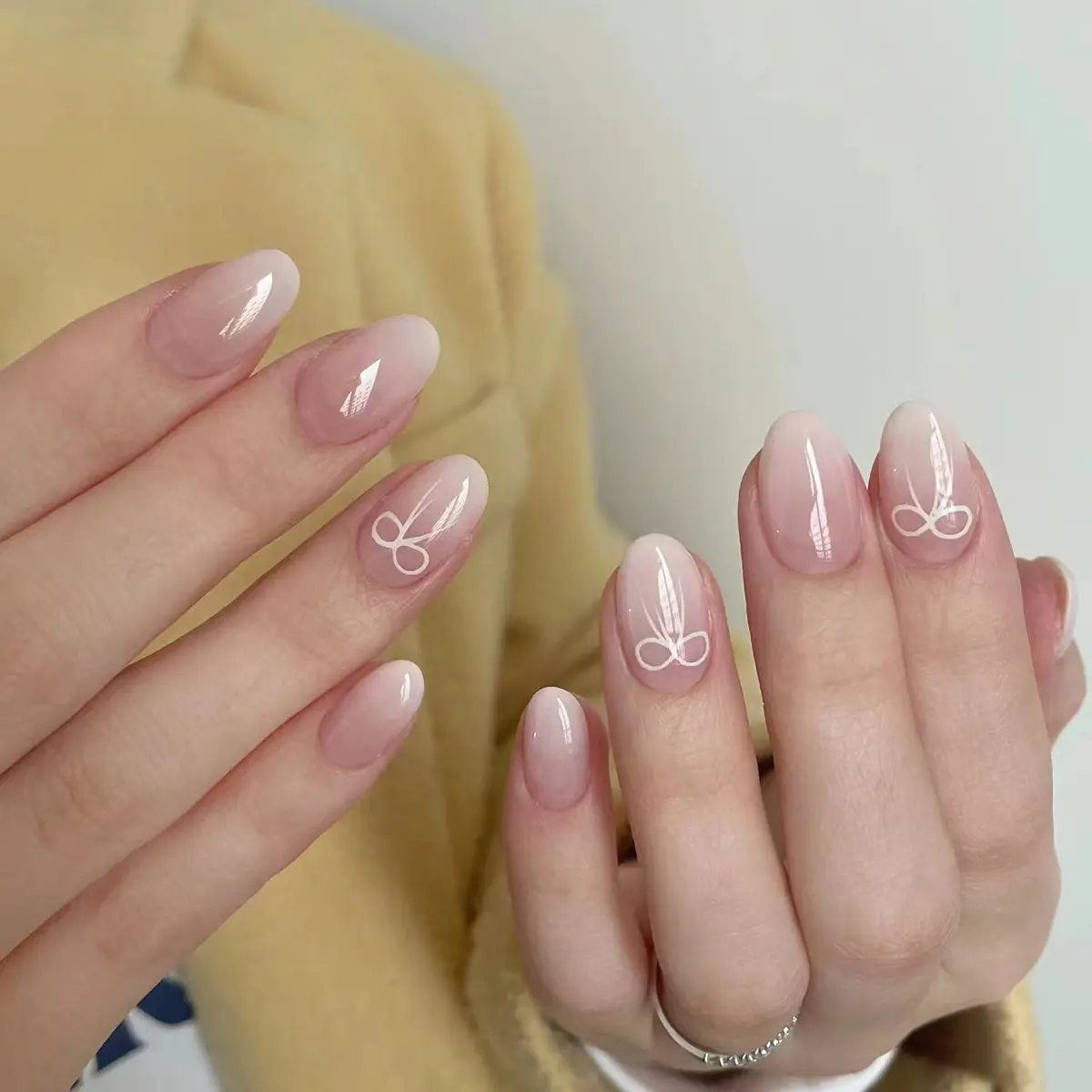 Fashion Factory Price Wholesale False Nails Gradient Pink Round Almond Artificial Nail Manufacturers Fake Nails For Salon