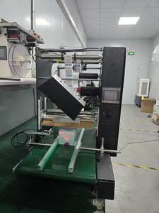 เครื่องติดฉลากกระป๋องอัตโนมัติแบบตั้งโต๊ะหน้าจอสัมผัสควบคุมด้วย PLC อุปกรณ์ติดฉลากอุตสาหกรรมมีความแม่นยำสูง - Product Image 2