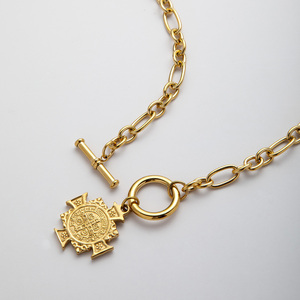 Collar Gargantilla YF4203 con Cadena de Eslabones Ovalados de Acero Inoxidable Chapado en Oro de 18K Resistente al Deslustre, Cierre OT y Colgante de Cruz Religiosa de San Benito - Product Image 4