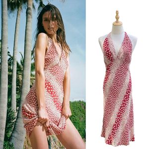 Vestido mini halter de seda lavada con estampado de margaritas rojas, sin espalda y corte ajustado, para mujer, Midsummer Dream - Product Image 1