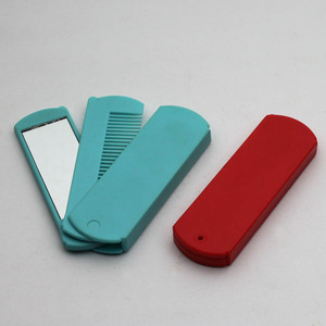 <span class=keywords><strong>Specchio</strong></span> Tascabile Personalizzato in <span class=keywords><strong>Plastica</strong></span> Quadrato con Finitura Argento, Set Cosmetico da Viaggio Pieghevole 2 in 1 con Pettine e <span class=keywords><strong>Specchio</strong></span> - Product Image 1