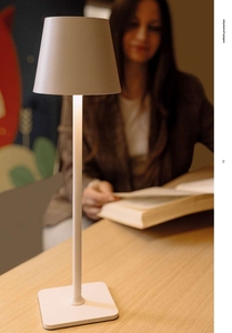 Elegante impermeable portátil creativo DIY Metal RGB luz táctil atenuación lámpara de mesa recargable - Product Image 3