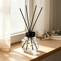 Diffuseur de parfum en verre avec bouchon à vis, emballé dans un carton sérigraphié, pour les espaces de vie