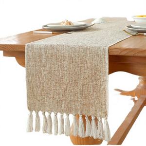 Chemin de table en lin tricoté brodé sur mesure de style campagnard beige pour la décoration de la maison, des mariages et des hôtels - Product Image 4