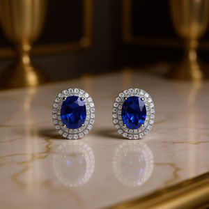 Orecchini a perno ovali E1925 in zaffiro blu da donna, gioielli classici con montatura a griffe - Product Image 2