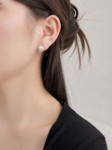 Boucles d'oreilles clipsables en forme de U, design personnalisé minimaliste pour femmes, en argent S925 rhodié, plaqué or 18 carats, fil métallique - Product Image 3