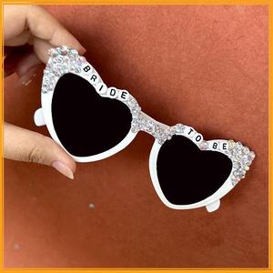 Gafas <span class=keywords><strong>de</strong></span> Sol con Forma <span class=keywords><strong>de</strong></span> Corazón para <span class=keywords><strong>Despedida</strong></span> <span class=keywords><strong>de</strong></span> <span class=keywords><strong>Soltera</strong></span>, Gafas <span class=keywords><strong>de</strong></span> Sol Decorativas con Letras <span class=keywords><strong>de</strong></span> Diamantes para Novia, Artículos para <span class=keywords><strong>Despedida</strong></span> <span class=keywords><strong>de</strong></span> <span class=keywords><strong>Soltera</strong></span> - Product Image 2