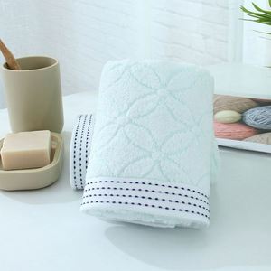 Serviette de bain en coton 100% avec logo personnalisé - pour hôtels, maisons et spas, 400 GSM, douce - Product Image 5