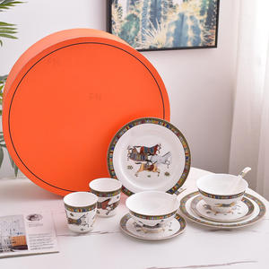 Vente en gros d'usine : 10 services de table en porcelaine fine à motif cheval européen pour la décoration intérieure - Product Image 3