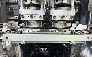 Machine de soufflage de bouteilles en plastique PE de <span class=keywords><strong>5</strong></span> <span class=keywords><strong>litres</strong></span>, machine de fabrication de bidons de 4 <span class=keywords><strong>litres</strong></span>, 1 gallon - Product Image 3