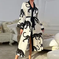 Nouvelle arrivée, peignoir en satin imprimé léopard de luxe pour femmes, robe sexy à manches longues